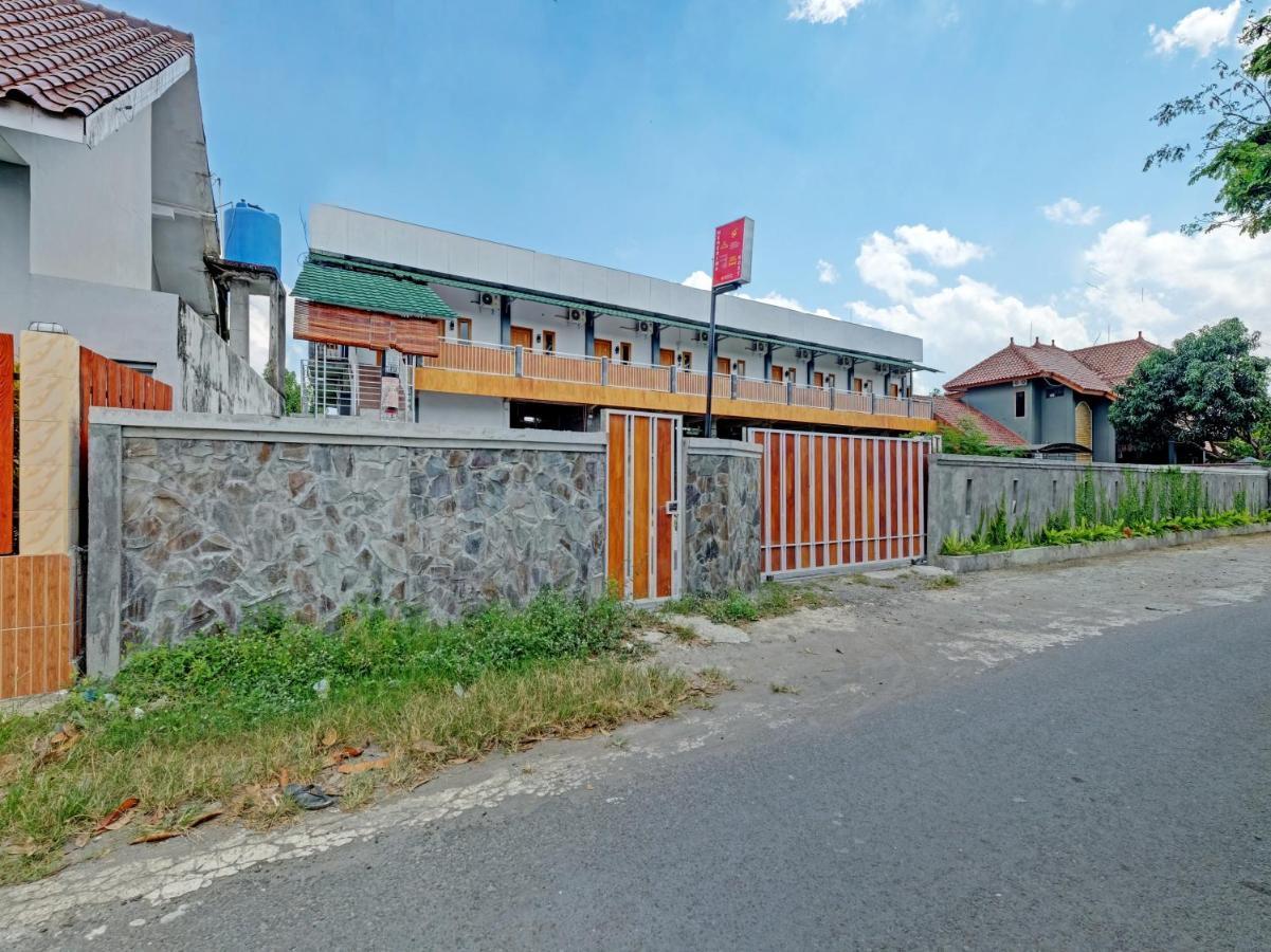 Oyo 90325 Pondok Dnayu Syariah Jarakan ภายนอก รูปภาพ