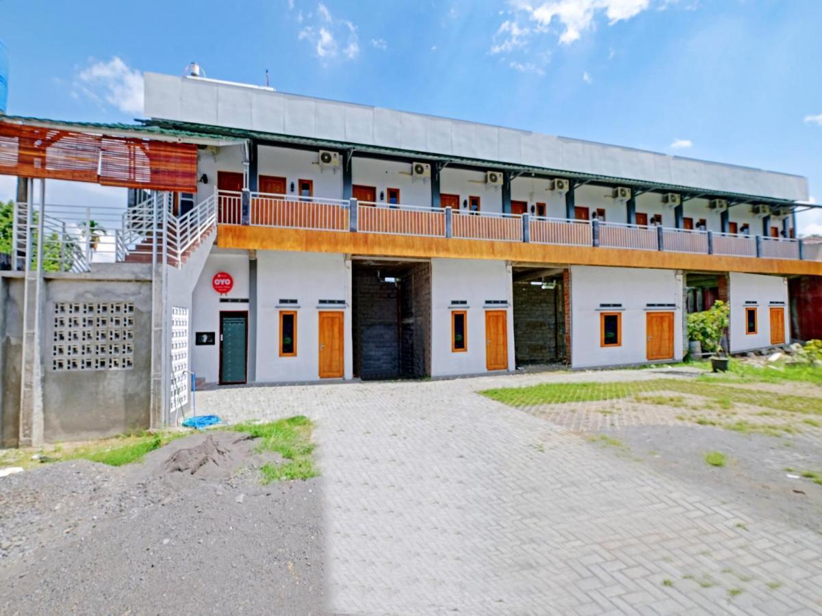 Oyo 90325 Pondok Dnayu Syariah Jarakan ภายนอก รูปภาพ