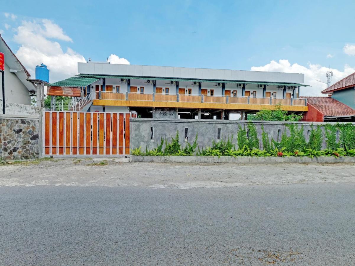 Oyo 90325 Pondok Dnayu Syariah Jarakan ภายนอก รูปภาพ